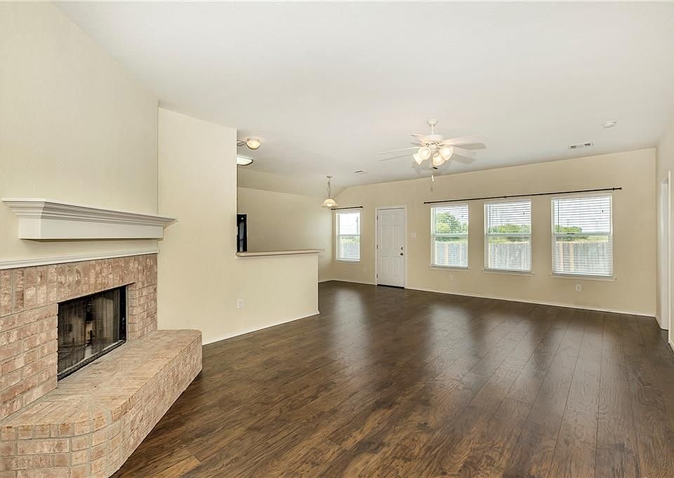 1st image of 301 Wooded Way