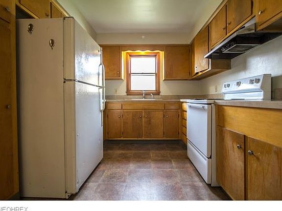 4th image of 324 E 244th St