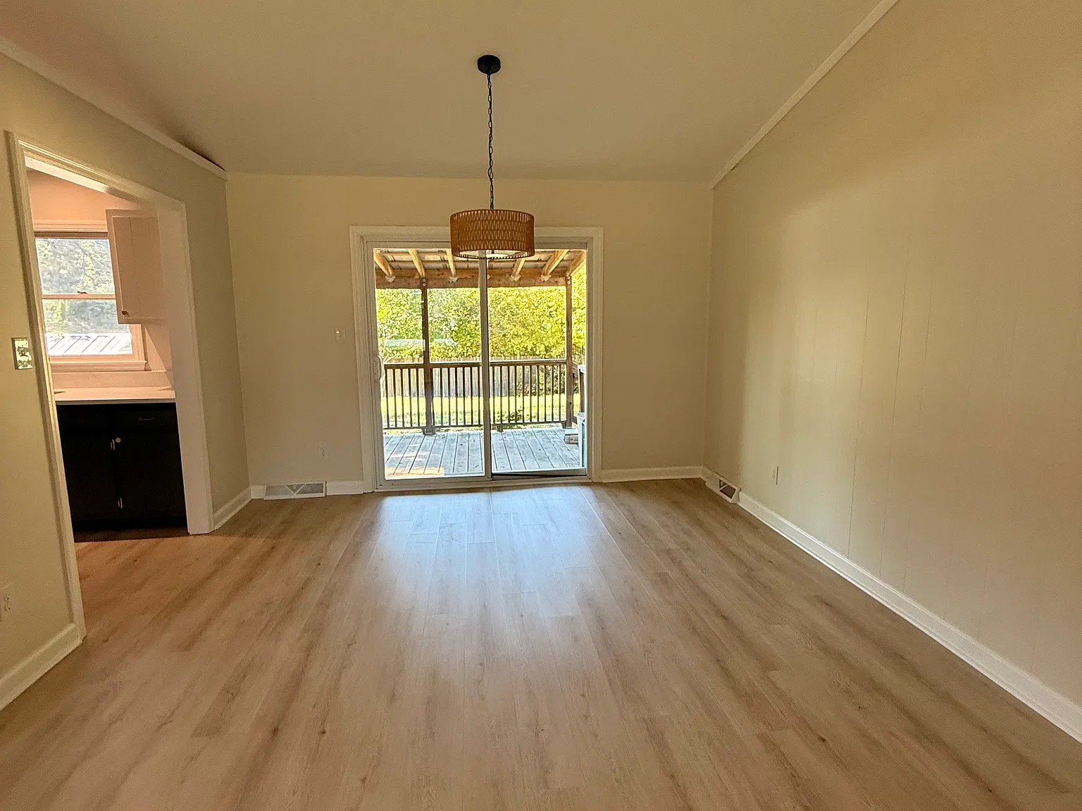 3 bed, 1378 sqft, $2,500 — Photo 3