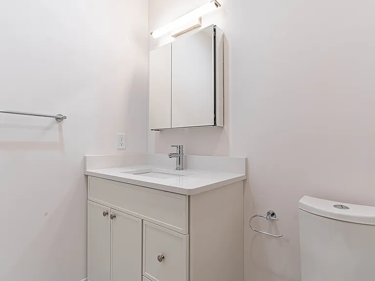 157 Everett St #202 — Photo 6