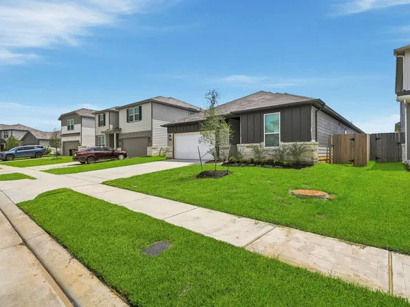 17314 White Peace Dr, Waller, TX 77484