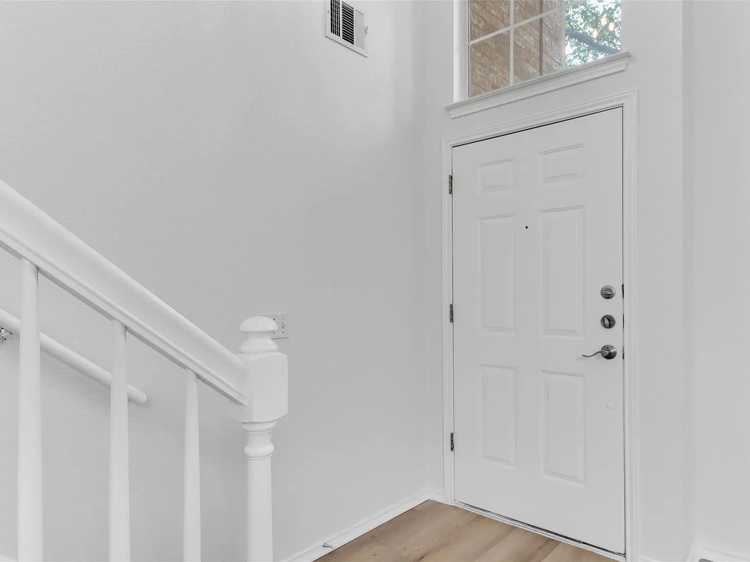 4 bed, 2.5 bath, 2296 sqft, $2,350 — Photo 4