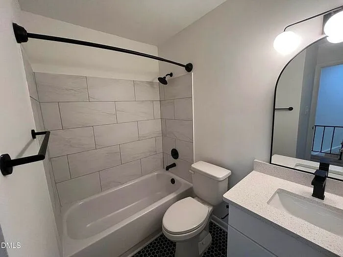 708 Hawes Ct — Photo 12