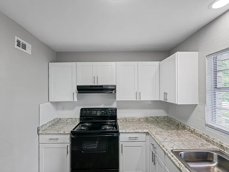 Uptown Apartments — Photo 2