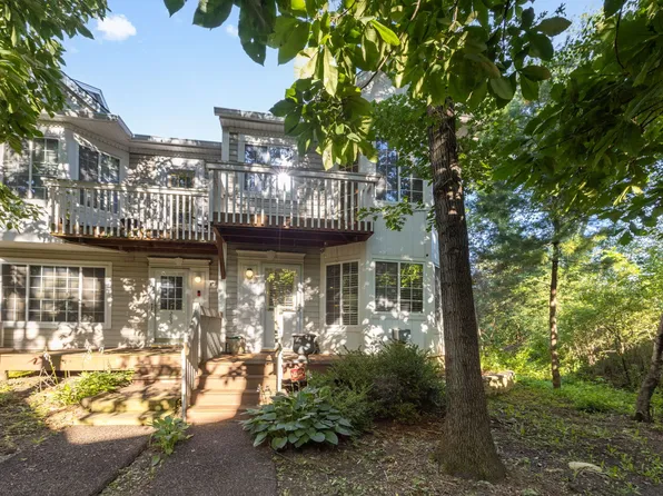 267 W Treehouse Ln, Round Lake, IL 60073