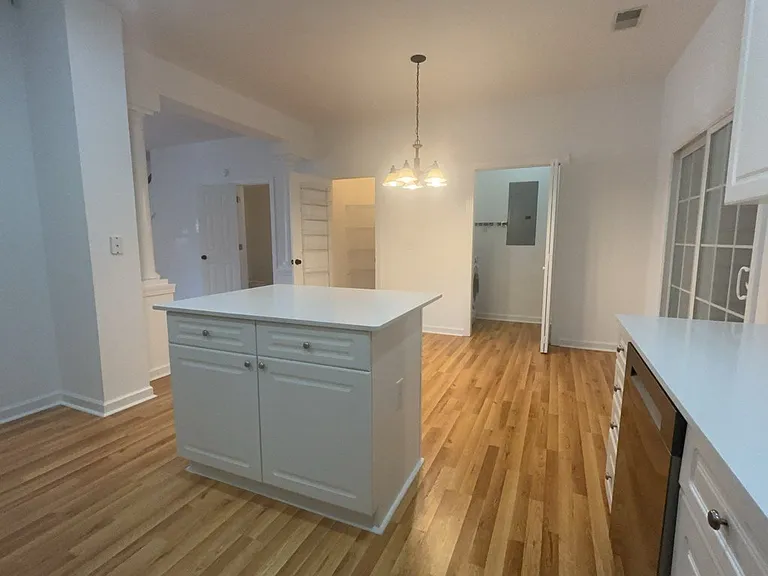 1544 Oxborough Cir — Photo 11