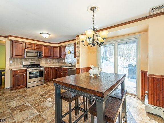 3rd image of 348 Rolling Ridge Rd