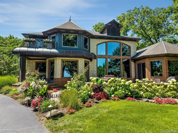 22220 E River Rd, Grosse Ile, MI 48138