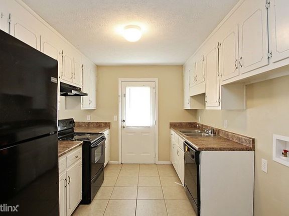 3rd image of 1039 Cloverdale St SE