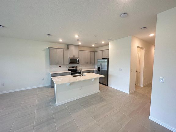 4th image of 4361 Creek Cir #101