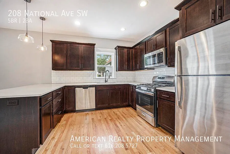 5 bed, 1608 sqft, $3,350 — Photo 3
