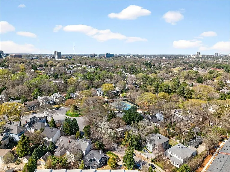 217 Westminster Dr NE — Photo 50