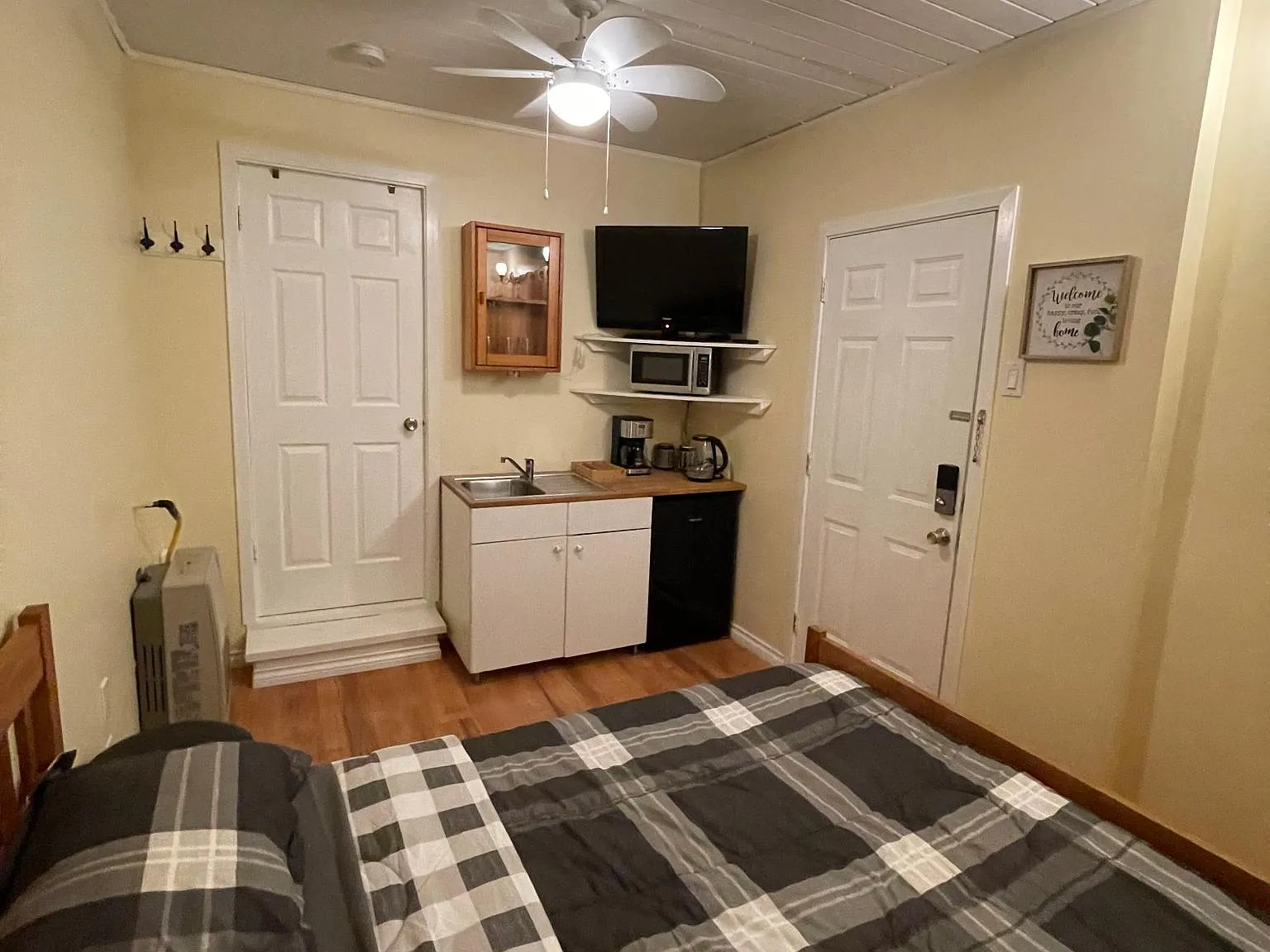 3199 Fromme Rd — Photo 2