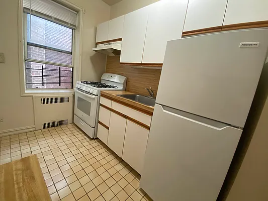 Rented by Contact Realty | media 19