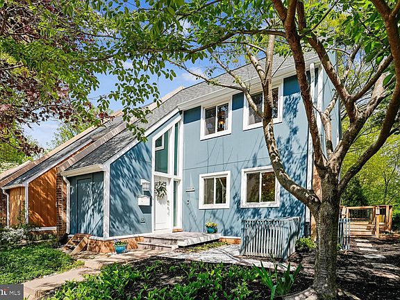 3rd image of 11110 Forest Edge Dr