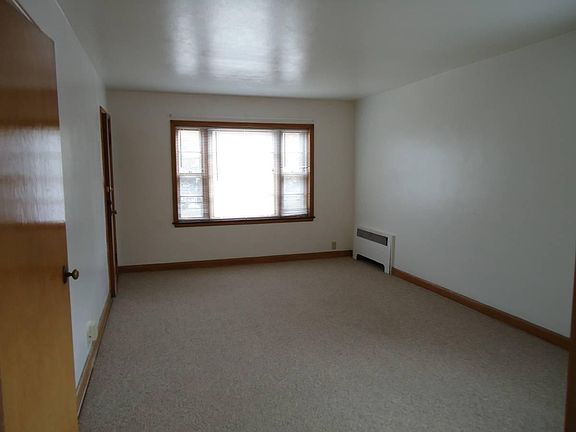 3rd image of 925 Glenview Ave