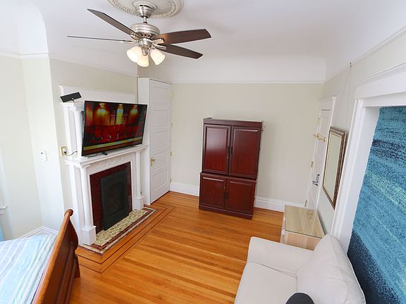 2nd image of 124 Fillmore St #N