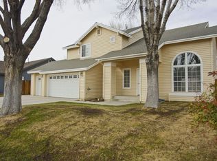 2333 Navajo Cir, Bishop, CA 93514