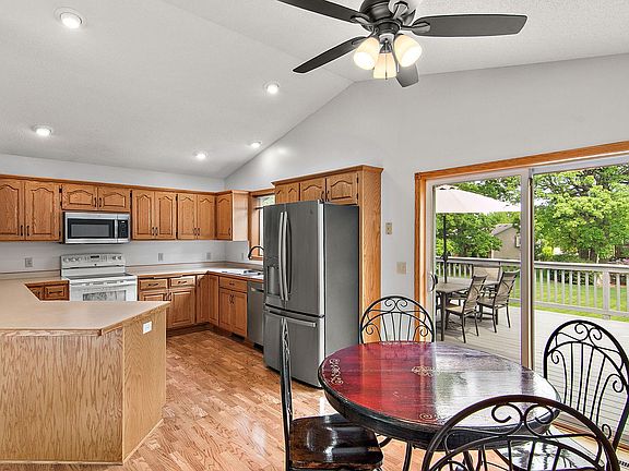 4th image of 8848 Farmstead Ave