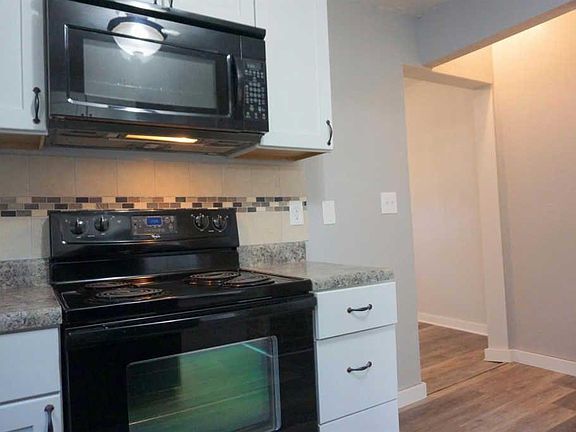 5th image of 333 W 2nd St