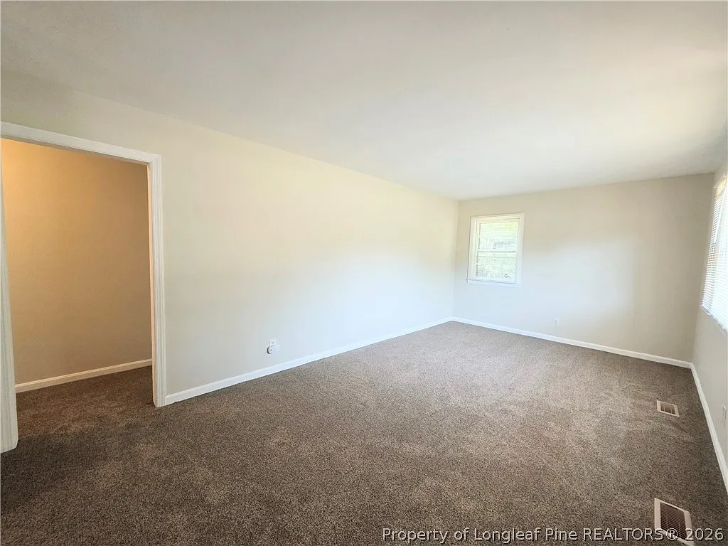 3 bed, 1.0 bath, 1001 sqft, $1,150 — Photo 2