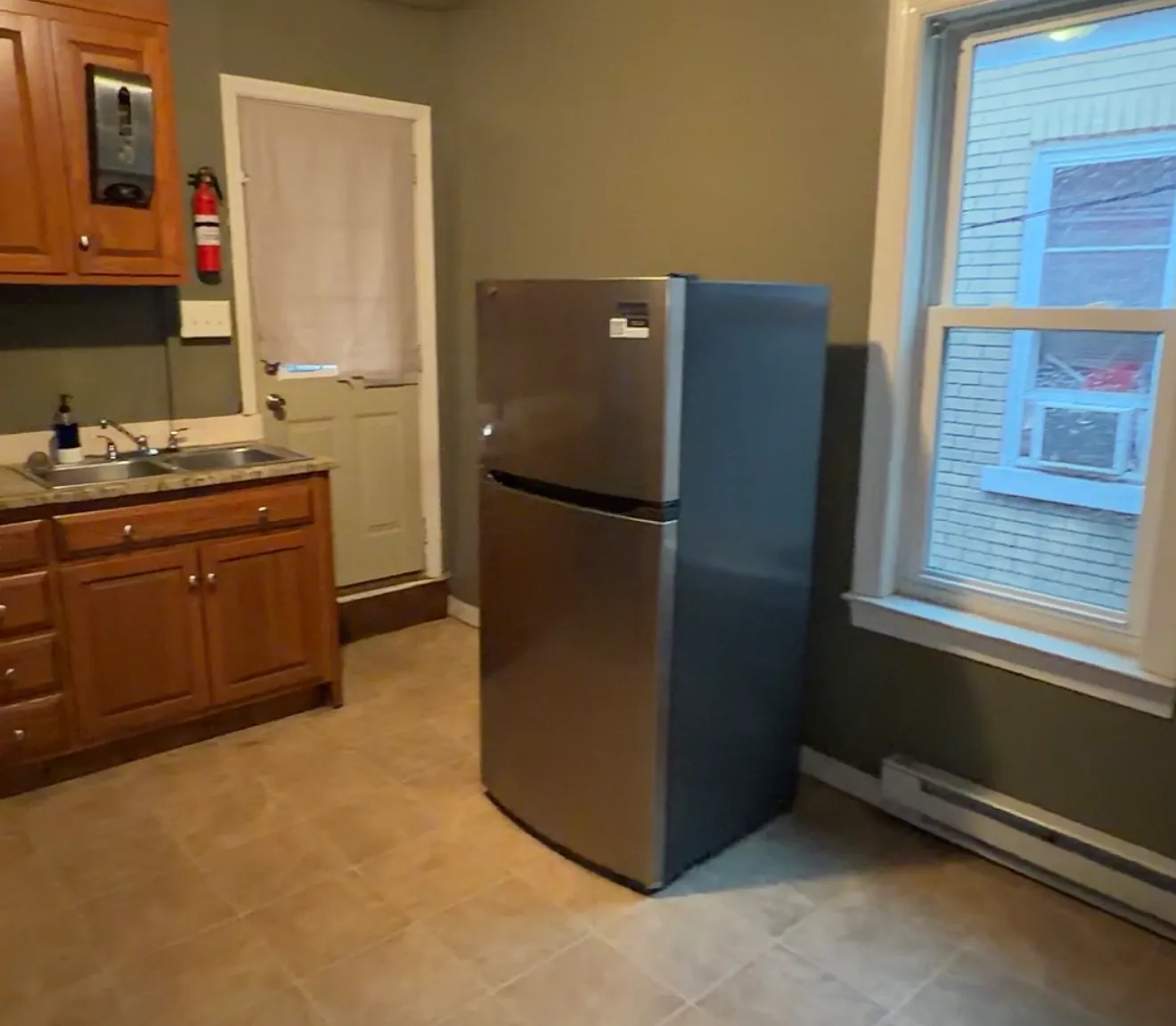 3 bed, $1,100 — Photo 2