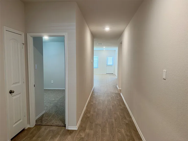 1714 Windsor Blvd — Photo 5
