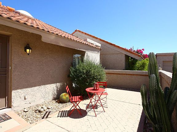 3rd image of 4044 E Larkspur Dr