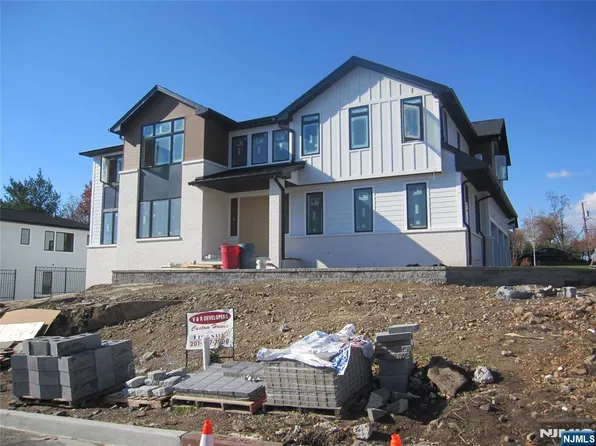316 Bolz St, Englewood Cliffs, NJ 07632