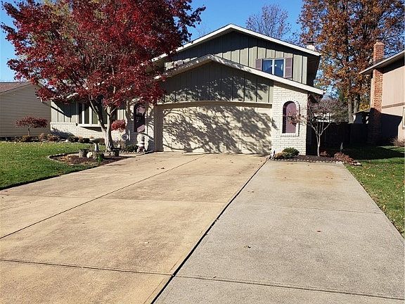 3rd image of 16985 Deer Path Dr