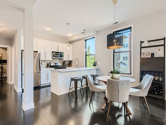 5th image of 3258 N Racine Ave #2