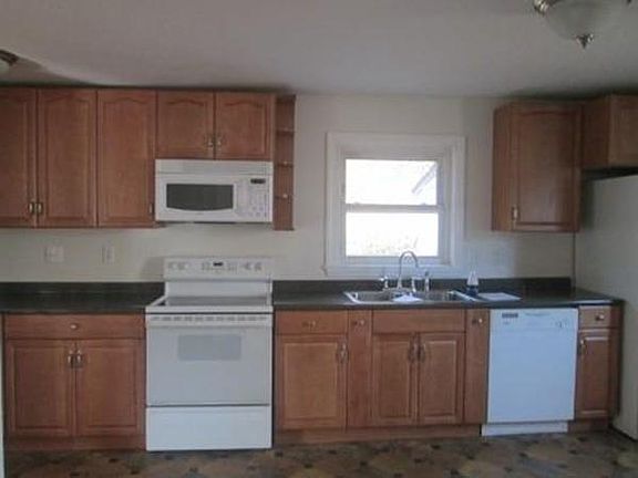 5th image of 114 Mechanic St