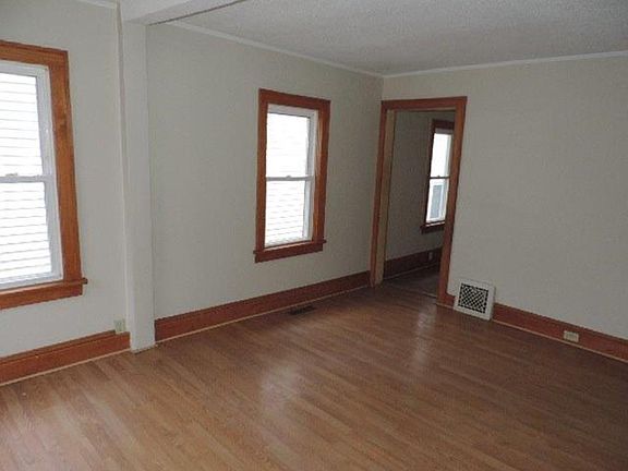 5th image of 3236 Thomas Ave N