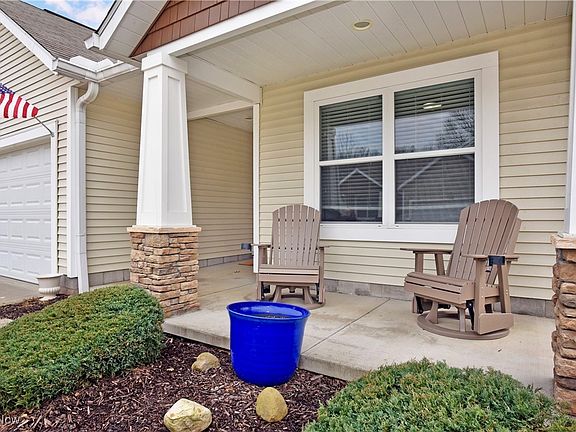 4th image of 896 Bristol Dr