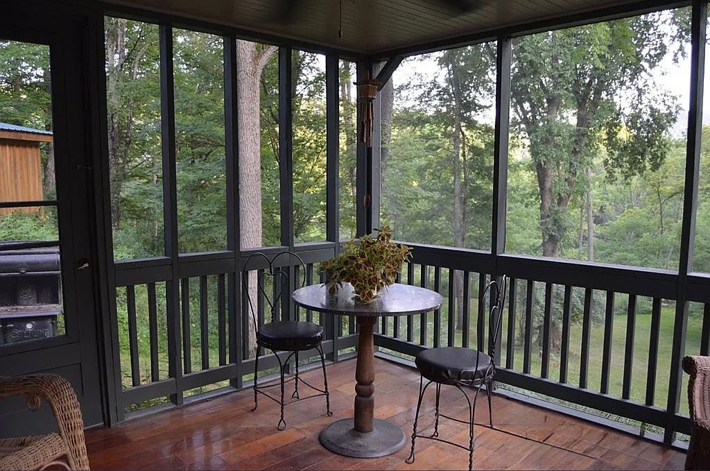 340 Fassett Rd - Property Image