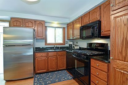 3rd image of 906 Harwich Ln