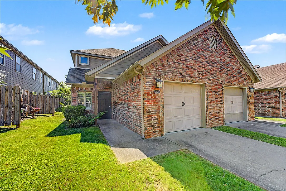 2 bed, 2.5 bath, 1250 sqft, $1,350 — Photo 1
