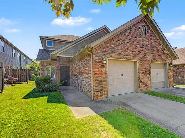 3229 W Montrail Pl, Fayetteville, AR 72704
