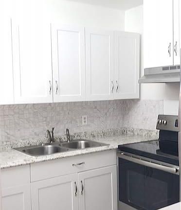 3rd image of 137 Oakridge J #137