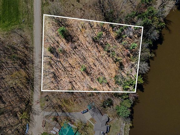 3rd image of LOT 8 River Oaks Point