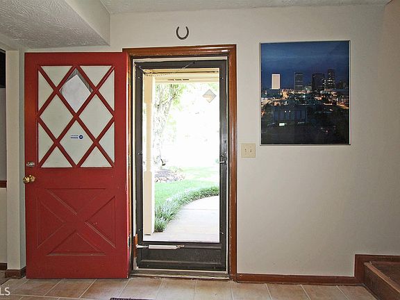 3rd image of 316 Kingsport Dr