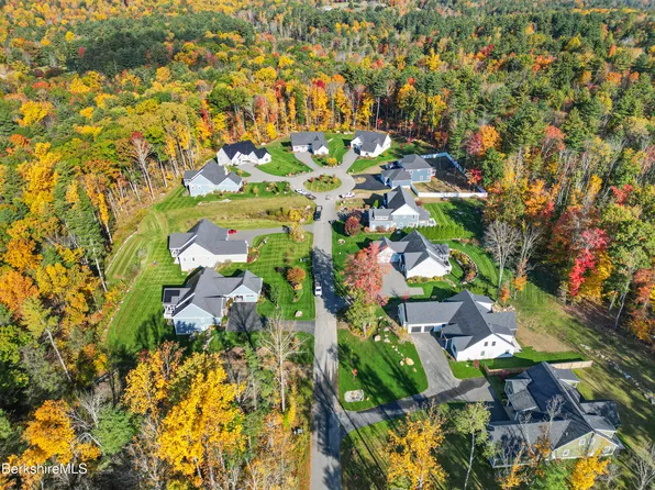 9 Thrushwood Ln, Great Barrington, MA 01230