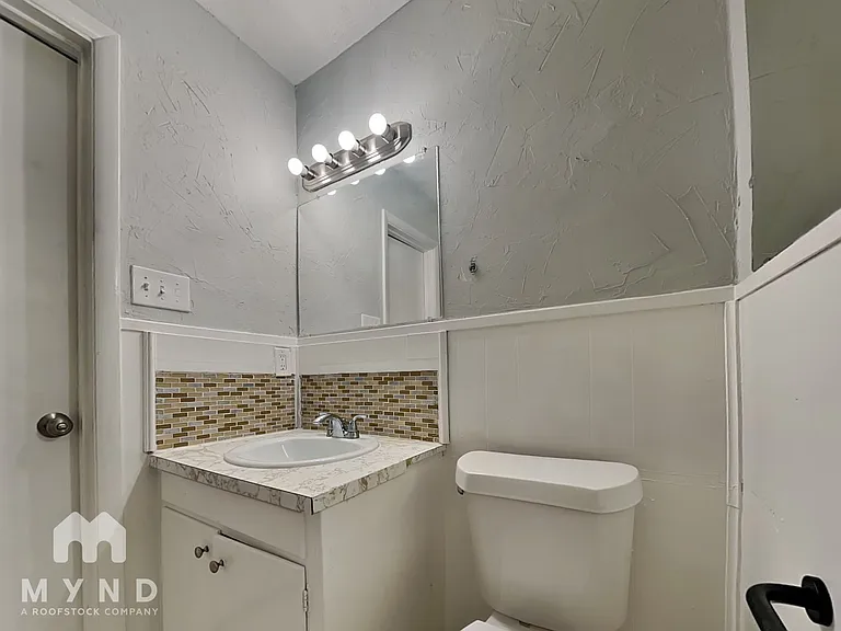 605 Thompson Dr — Photo 13