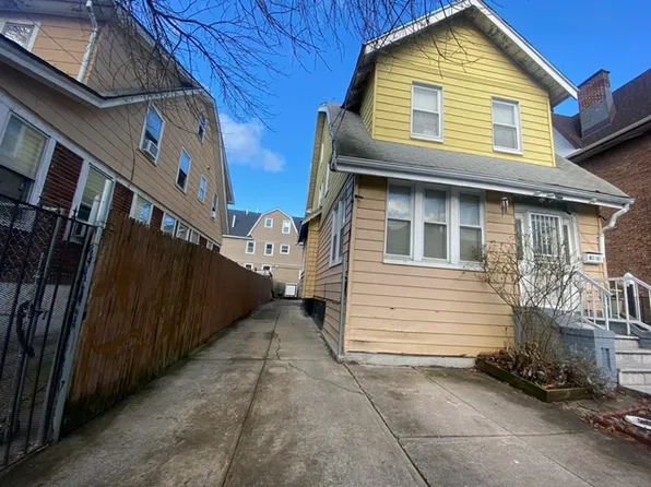 83-07 Pettit Avenue image 1 of 5