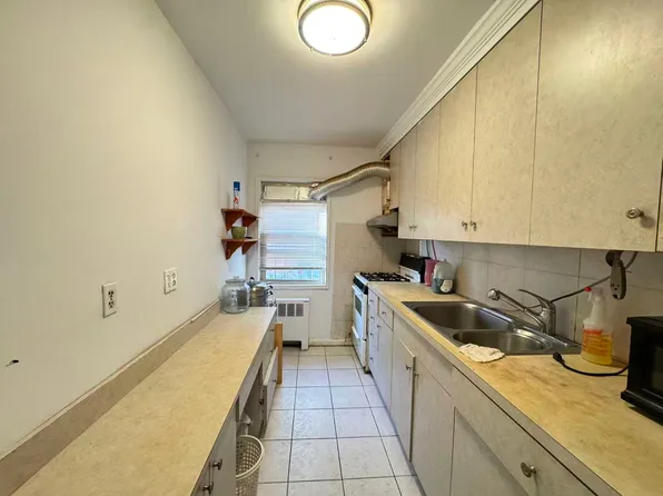 6824 140th Street image 7 of 13