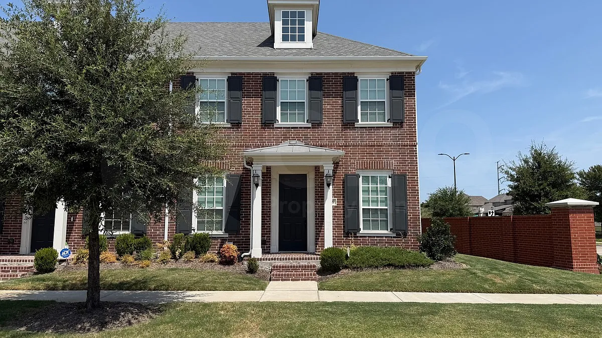 3 bed, 3.0 bath, 2256 sqft, $3,399 — Photo 1