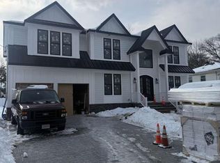 218 Mayfair Rd, Paramus, NJ 07652