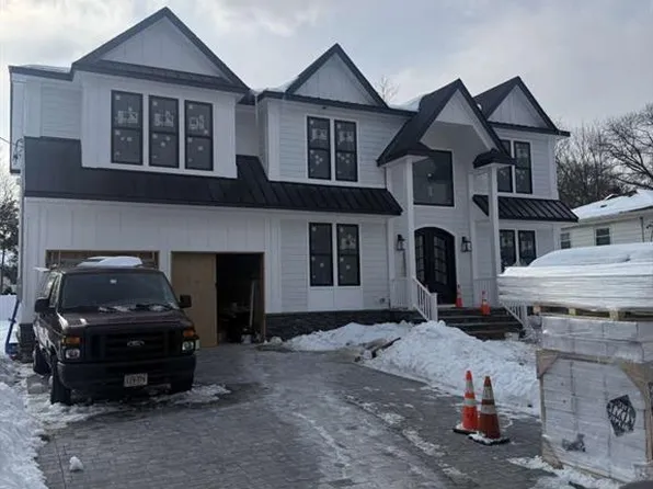 218 Mayfair Rd, Paramus, NJ 07652