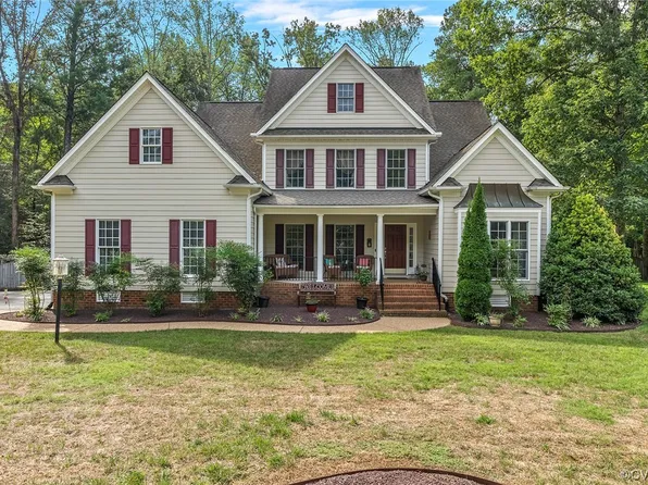 10001 Wintercrest Dr, Ashland, VA 23005