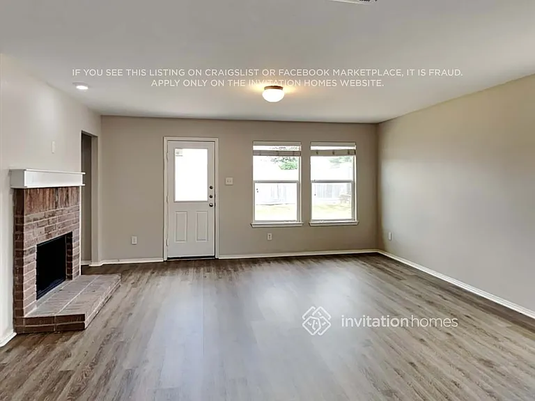 602 Azalea Dr — Photo 3